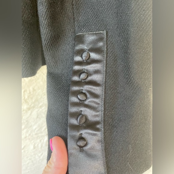 BCBG Black 100% Wool Military Jacket With Satin Trim And Ruffle Bottom Size L - Picture 5 of 10